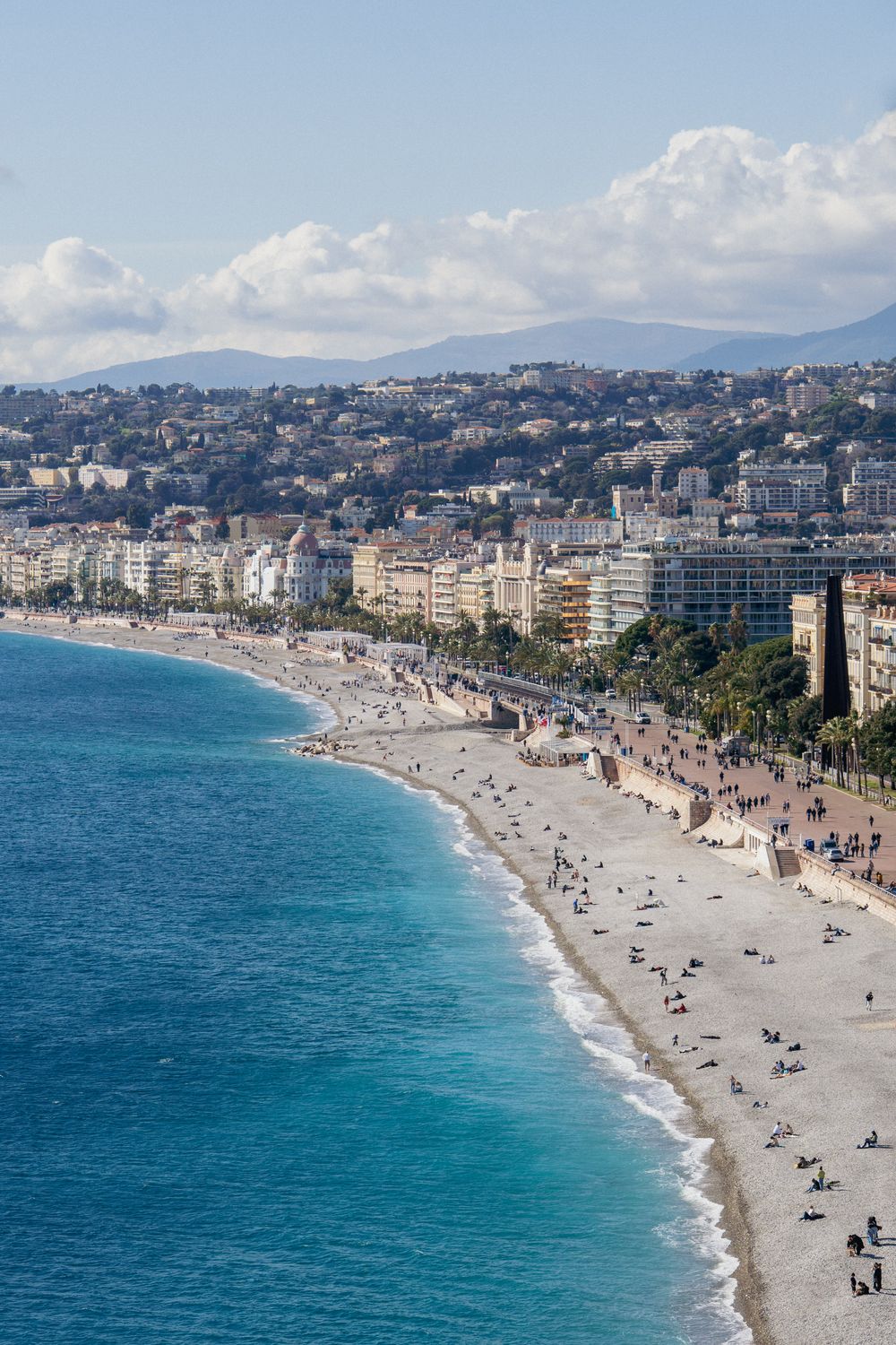 The Promenade des Anglais in Nice, the curve of the bay